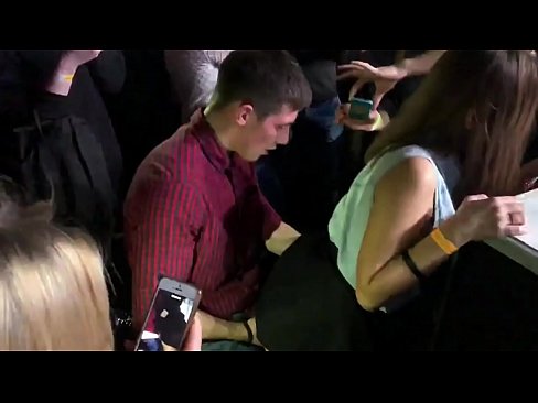 ❤️ Regte seks in 'n Russiese nagklub. 18-jarige Russiese meisie in die anus en vagina in 'n nagklub genaai ❌ Porno vk by ons af.nudexxx.ru ❌️